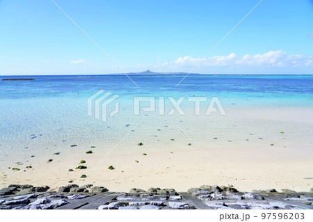沖縄の美しい海(国営沖縄記念公園・エメラルドビーチ) 沖縄の美しい海(国営沖縄記念公園・エメラルドビーチ) 97596203