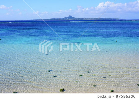 沖縄の美しい海(国営沖縄記念公園・エメラルドビーチ) 沖縄の美しい海(国営沖縄記念公園・エメラルドビーチ) 97596206