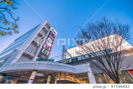 日本の東京都市景観　五反田駅や街並みなどを望む 97596682