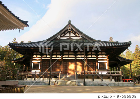 金堂・壇上伽藍・高野山（和歌山県・高野町） 97596908