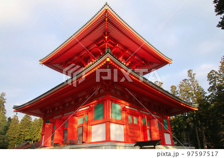 根本大塔・壇上伽藍・高野山(和歌山県・高野町) 根本大塔・壇上伽藍・高野山(和歌山県・高野町) 97597517