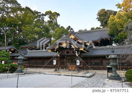 玉の輿の由来となった京都市今宮神社の本殿 97597751