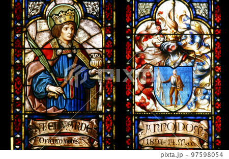 St. Edward and the coat of arms of prebendary Eduardo de Talliana Vizek, stained glass in Zagreb cathedral St. Edward and the coat of arms of prebendary Eduardo de Talliana Vizek, stained glass in Zagreb cathedral 97598054
