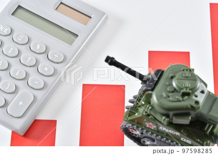 戦車とグラフで防衛費増額のイメージ 戦車とグラフで防衛費増額のイメージ 97598285