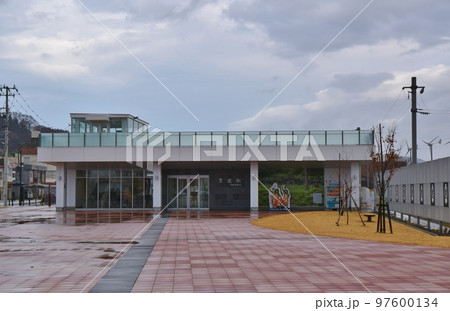 雨上がりの男鹿駅　秋田 97600134