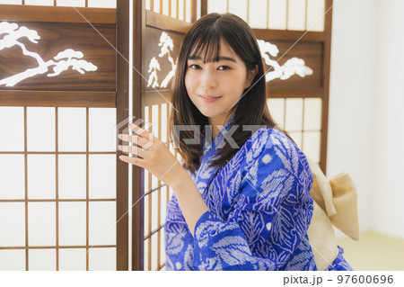 有松絞りの浴衣　和室 97600696