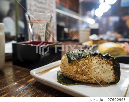 居酒屋さんの焼きおにぎり 居酒屋さんの焼きおにぎり 97600963