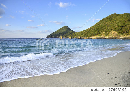 屋久島最北端 一湊の海と矢筈岬 屋久島最北端 一湊の海と矢筈岬 97608195