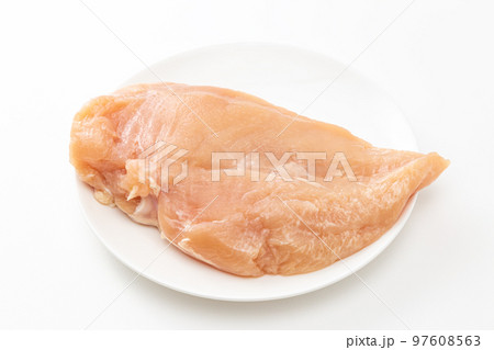 皿に乗った鶏胸肉　白バック 97608563