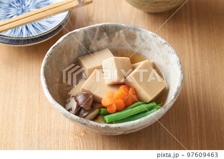 高野豆腐の煮物 97609463