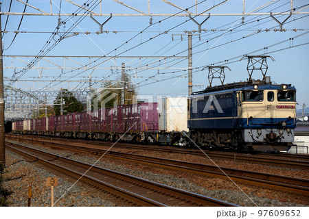 東海道本線を走るEF652067コンテナ貨物列車 東海道本線を走るEF652067コンテナ貨物列車 97609652