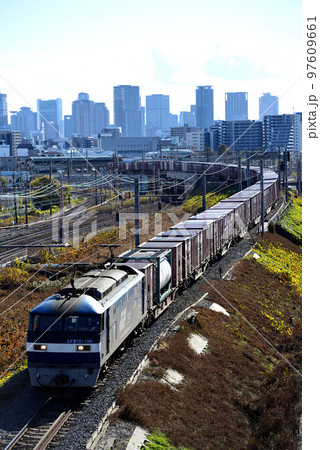 東海道本線を走るEF210-156コンテナ貨物列車 東海道本線を走るEF210-156コンテナ貨物列車 97609661