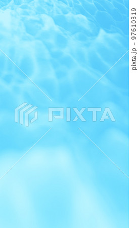 水中に差し込む光。コースティクス。綺麗な背景画像。(縦長) 水中に差し込む光。コースティクス。綺麗な背景画像。(縦長) 97610319