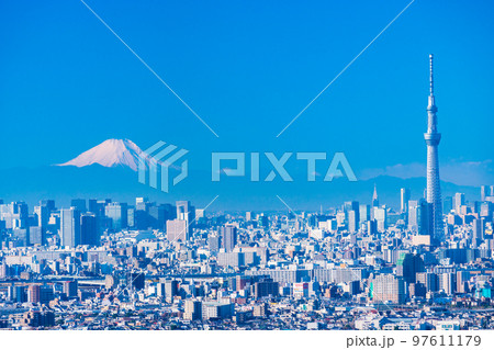 （東京都）東京都市風景　後方に富士山 97611179