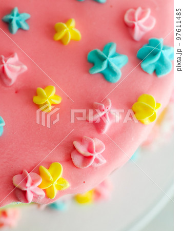 pink 5th anniversary birthday frosted icing dripping cake on white background pink 5th anniversary birthday frosted icing dripping cake on white background 97611485