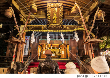 「埼玉県」川口神社 年明けすぐの初詣 夜 「埼玉県」川口神社 年明けすぐの初詣 夜 97611846