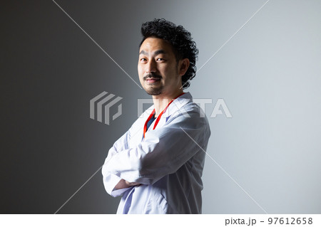 髭の医師 97612658