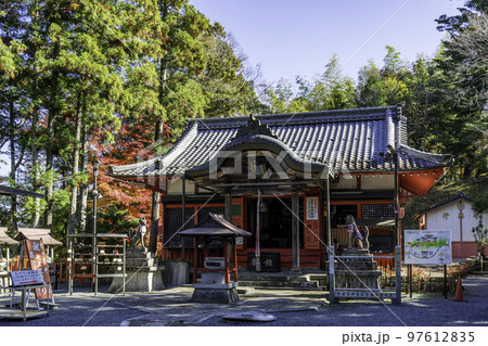 丹波篠山 王地山まけきらい稲荷 拝殿 兵庫県丹波篠山市 丹波篠山 王地山まけきらい稲荷 拝殿 兵庫県丹波篠山市 97612835