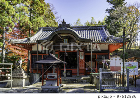 丹波篠山　王地山まけきらい稲荷　拝殿　兵庫県丹波篠山市 97612836