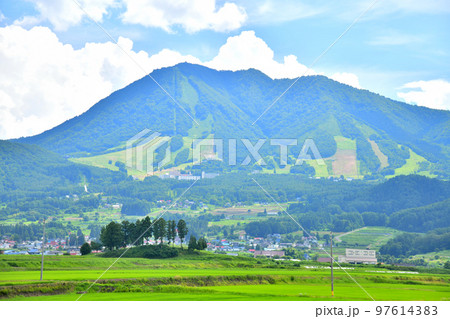 高社山／木島平スキー場方面を望む(長野県木島平村)【2022.8】 97614383