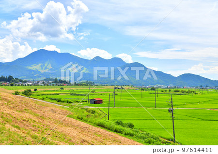高社山／木島平スキー場方面を望む(長野県木島平村)【2022.8】 97614411