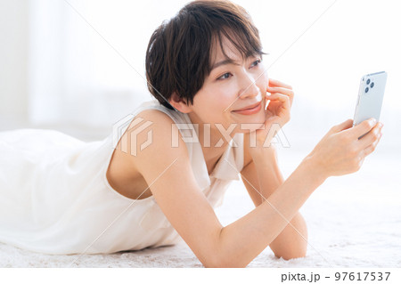 女性 ビューティー 美容 スキンケア リビング スマホ 女性 ビューティー 美容 スキンケア リビング スマホ 97617537