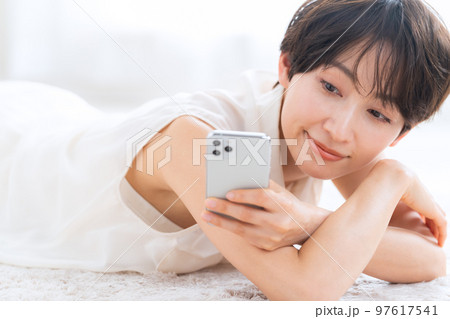 女性 ビューティー 美容 スキンケア リビング スマホ 女性 ビューティー 美容 スキンケア リビング スマホ 97617541