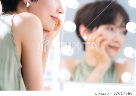 女性 ビューティー 美容 スキンケア 女性 ビューティー 美容 スキンケア 97617666