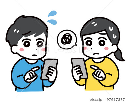 スマホで連絡を取り合う浮かない表情の男女 97617877