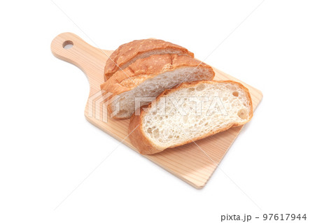 ソフトタイプのフランスパン【白背景・切り抜き】 97617944