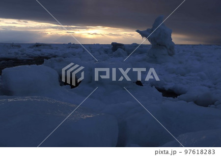 知床流氷野暮色 97618283
