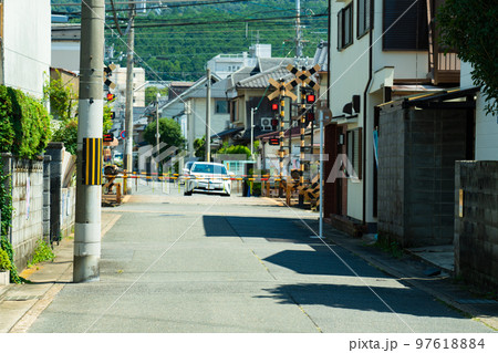 叡山電鉄叡山本線 遮断機が下りた一乗寺3号踏切 京都府京都市左京区 叡山電鉄叡山本線 遮断機が下りた一乗寺3号踏切 京都府京都市左京区 97618884