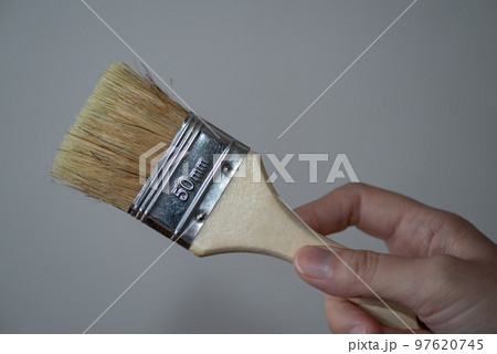ペンキを塗る ペンキを塗る 97620745