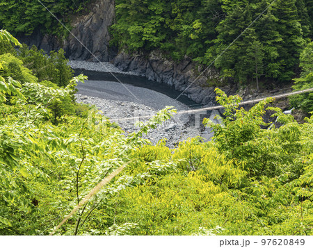 夢の吊橋で有名な静岡県川根本町の寸又峡 夢の吊橋で有名な静岡県川根本町の寸又峡 97620849