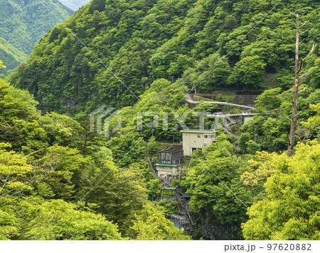 夢の吊橋で有名な静岡県川根本町の寸又峡 夢の吊橋で有名な静岡県川根本町の寸又峡 97620882