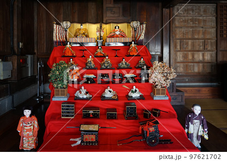 桃の節句　ひな祭りの雛人形（東京都府中市） 97621702