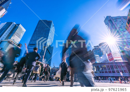 日本の東京都市景観 年の瀬の慌ただしい渋谷。遂に6棟林立…新年に希望の光を…＝12月23日 97621965