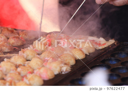たこ焼き作り 職人技 屋台のたこ焼き たこ焼き作り 職人技 屋台のたこ焼き 97622477