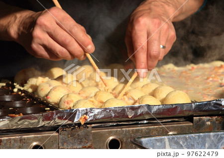 たこ焼き作り 職人技 屋台のたこ焼き たこ焼き作り 職人技 屋台のたこ焼き 97622479