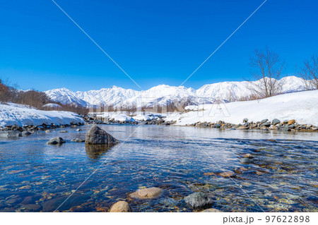 【冬素材】白馬村の冬景色【長野県】 97622898