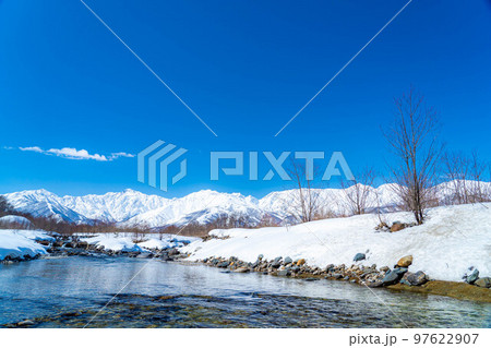 【冬素材】白馬村の冬景色【長野県】 97622907