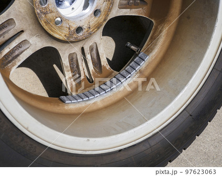 タイヤホイールのバランスウェイト タイヤホイールのバランスウェイト 97623063