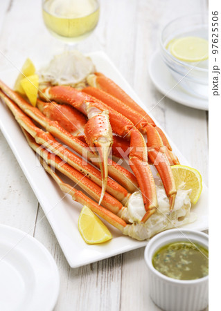 茹でズワイガニのガーリックバターソース添え 97625506