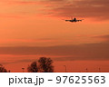 空港のある風景　オランダ 97625563