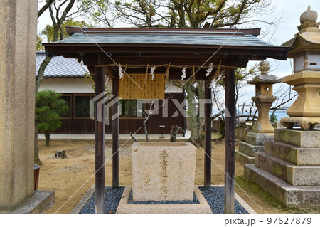 伊和都比売神社の手水鉢　兵庫 97627879