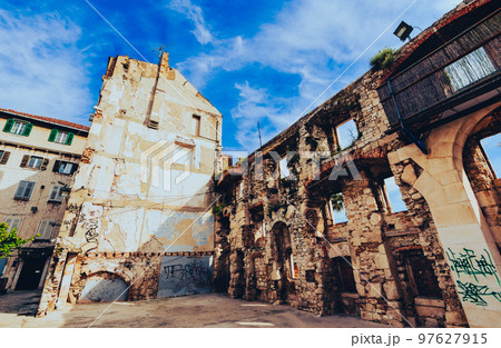 クロアチア スプリト 遺跡と共存する旧市街 クロアチア スプリト 遺跡と共存する旧市街 97627915