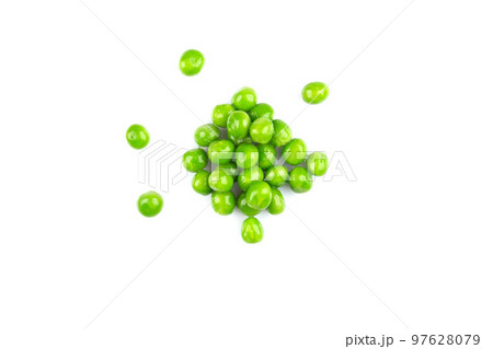 Pile of green wet pea 97628079
