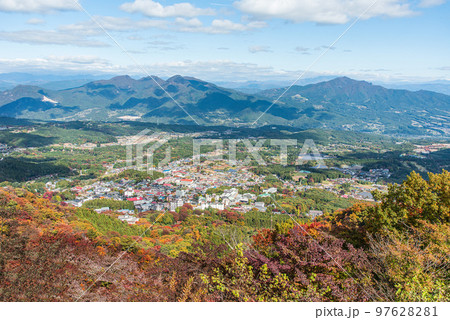 群馬県 上ノ山公園 展望台から見る伊香保温泉街 97628281