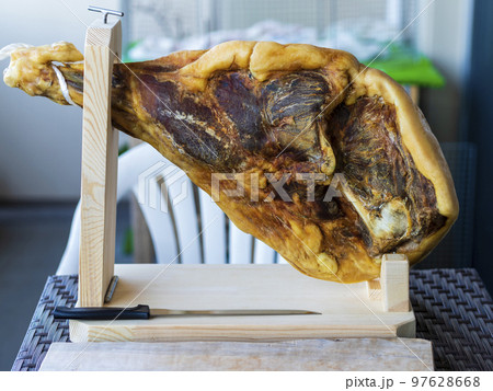 大きい生ハムの原木 大きい生ハムの原木 97628668