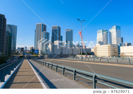 東京都中央区 晴海の街並み 豊洲大橋(東京都道484号豊洲有明線) 東京都中央区 晴海の街並み 豊洲大橋(東京都道484号豊洲有明線) 97629071